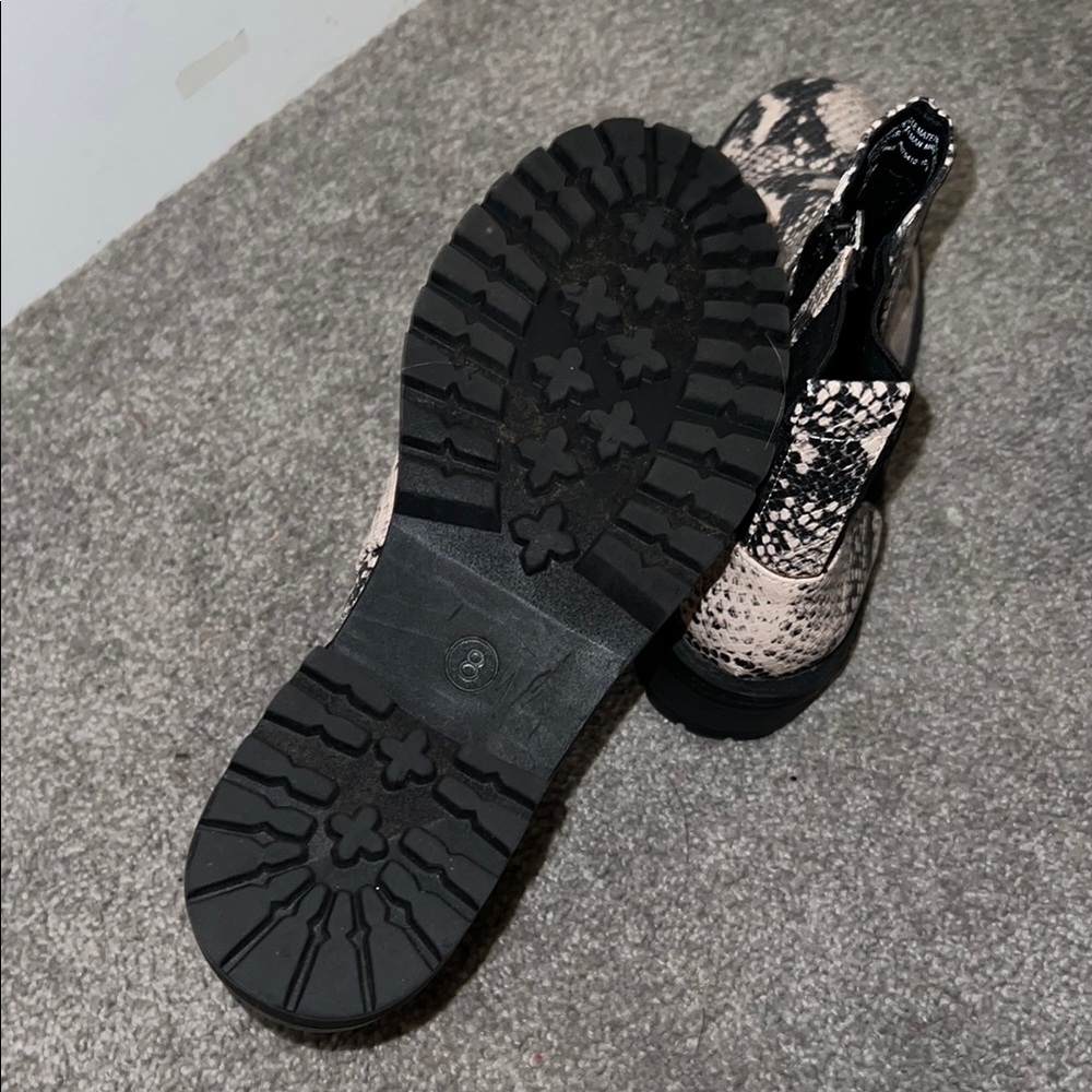 Universal Thread Black And White Ankle Boots With… - image 5